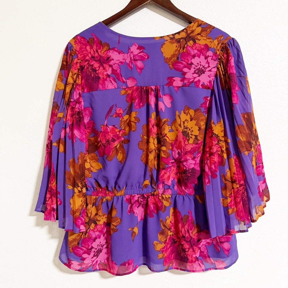 Sofia Vergara Floral Pleated Flutter Sleeve V Neck Blouse - Picture 3 of 12
